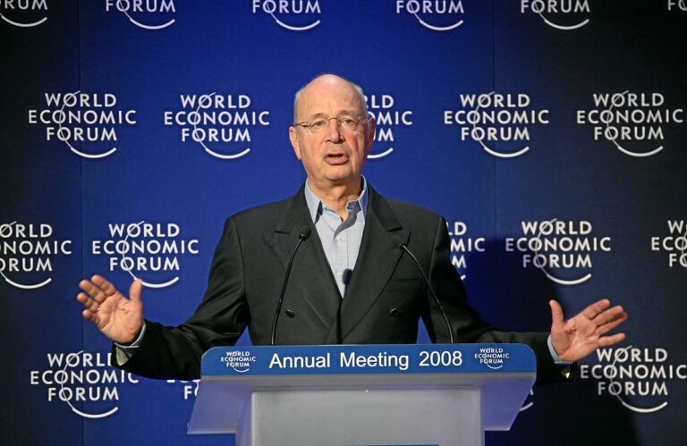 Klaus Schwab appelle les gouvernements à « fusionner » avec l’élite patronale non élue
